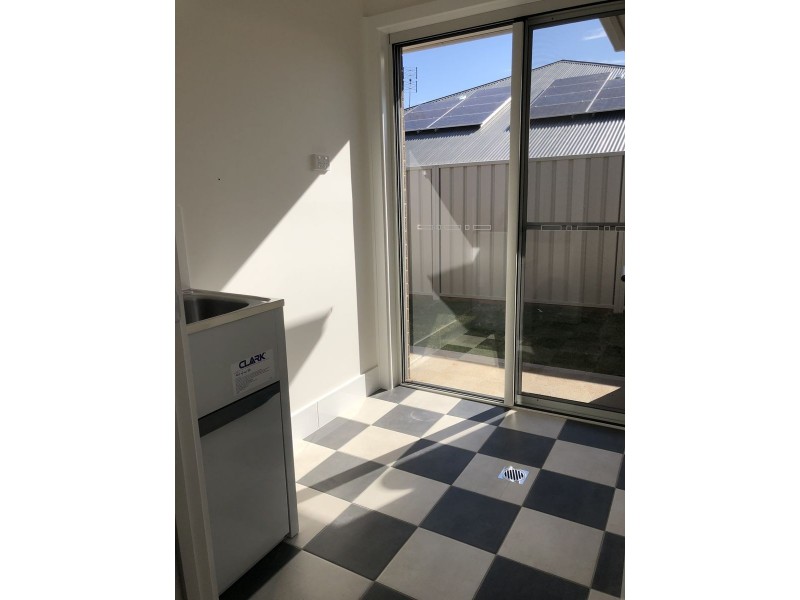 18B Snowy Crescent, Dubbo NSW 2830