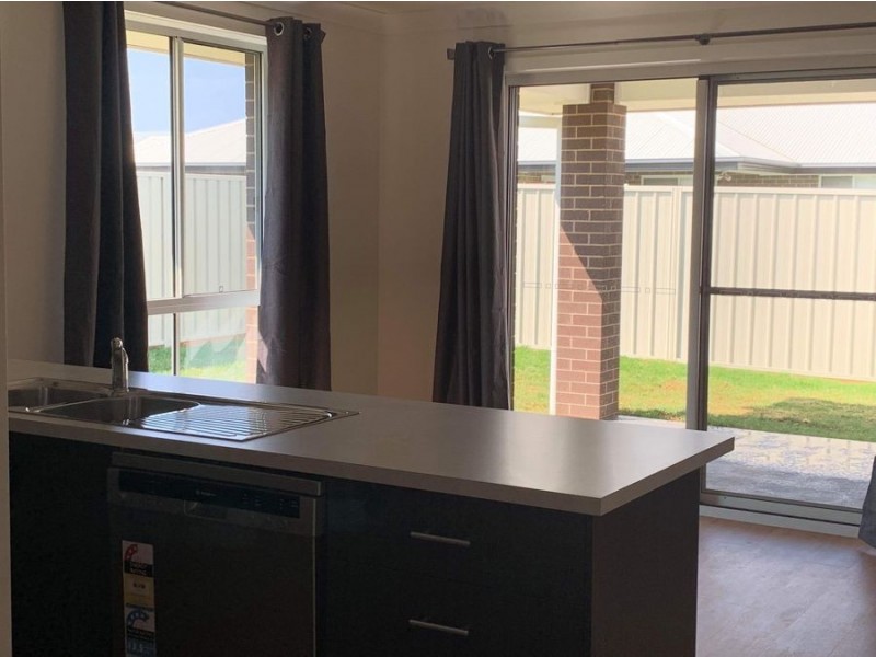 18B Snowy Crescent, Dubbo NSW 2830