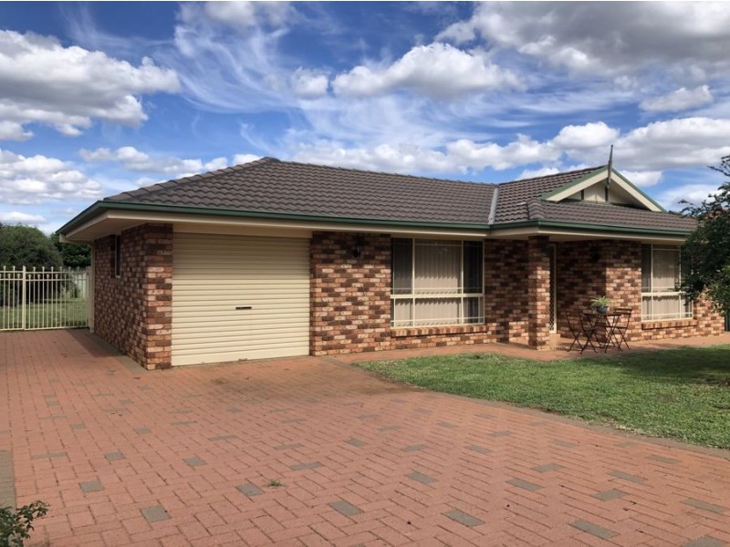 76 Sheraton Road, Dubbo NSW 2830