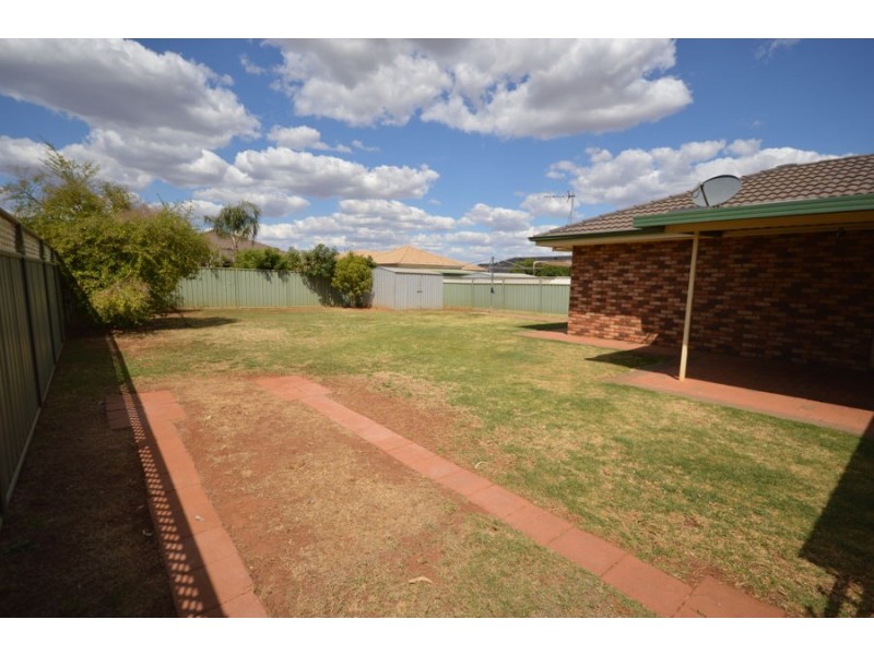 76 Sheraton Road, Dubbo NSW 2830