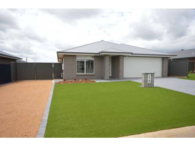 13 Bradford Circuit, Dubbo NSW 2830