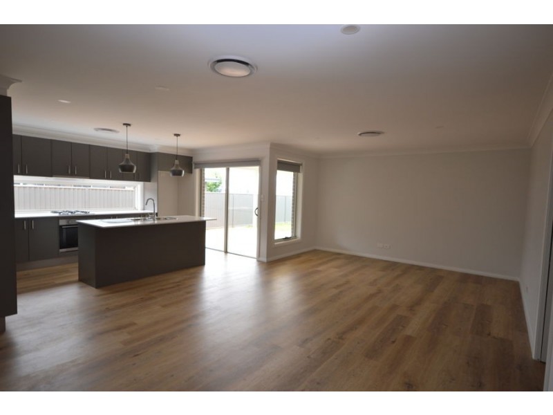 13 Bradford Circuit, Dubbo NSW 2830