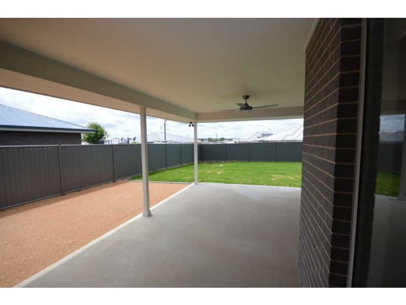 13 Bradford Circuit, Dubbo NSW 2830