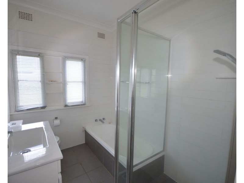 8 Barbijal Street, Brocklehurst NSW 2830