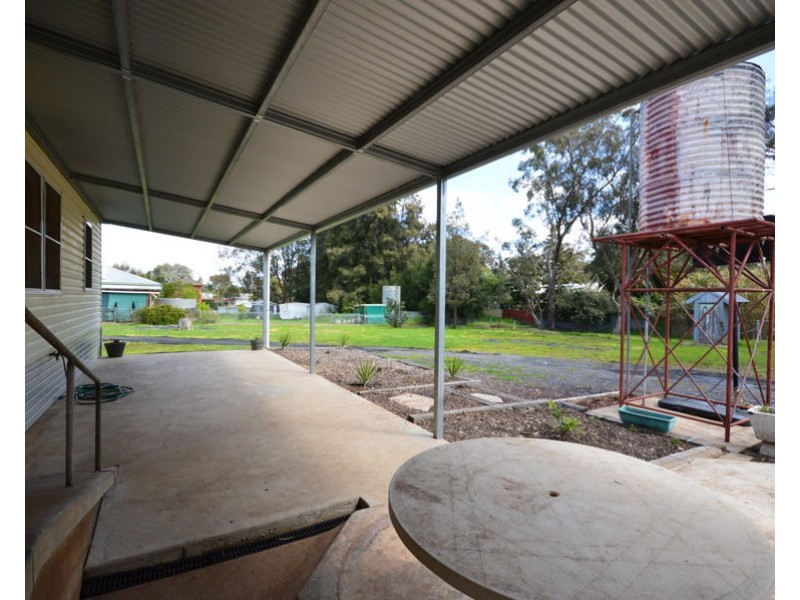 8 Barbijal Street, Brocklehurst NSW 2830