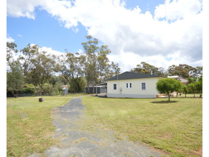 8 Barbijal Street, Brocklehurst NSW 2830