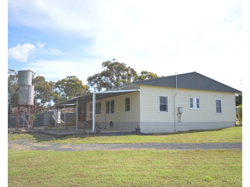 8 Barbijal Street, Brocklehurst NSW 2830