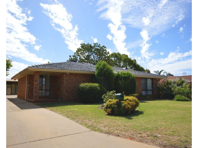 4 Meadowbank Drive, Dubbo NSW 2830