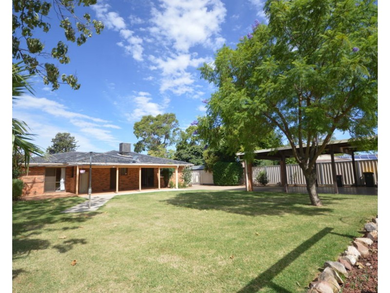 4 Meadowbank Drive, Dubbo NSW 2830