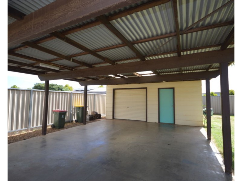 4 Meadowbank Drive, Dubbo NSW 2830