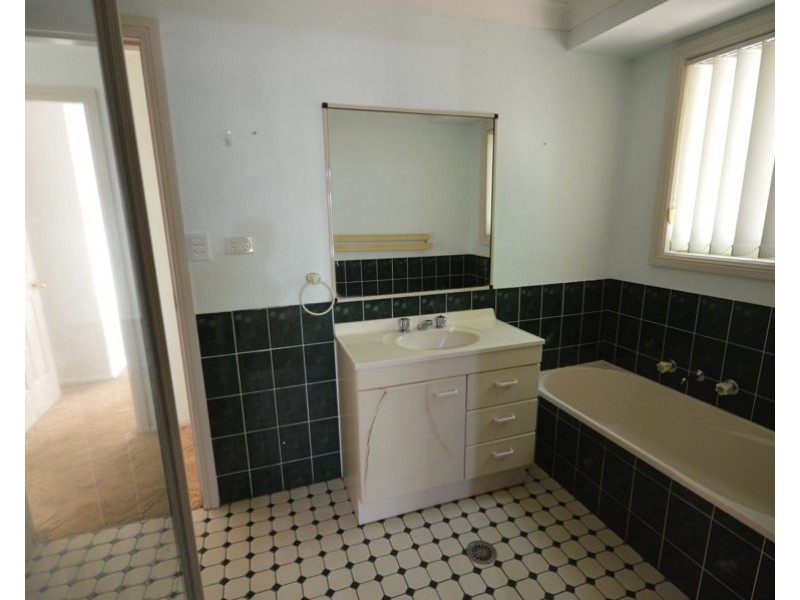 36 John Glenn Place, Dubbo NSW 2830