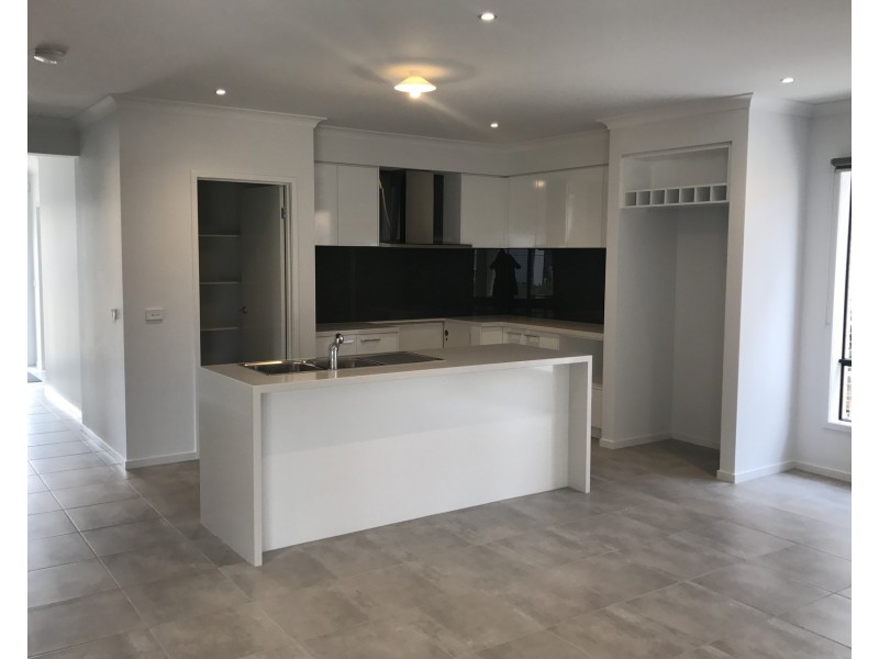 8 Appleton Avenue, Keysborough VIC 3173