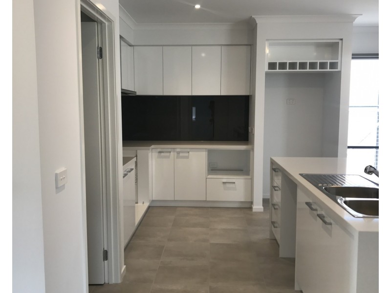 8 Appleton Avenue, Keysborough VIC 3173