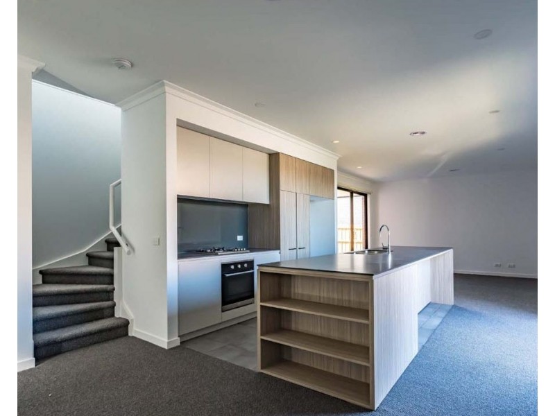 9 Lomandra Drive, Clayton South VIC 3169