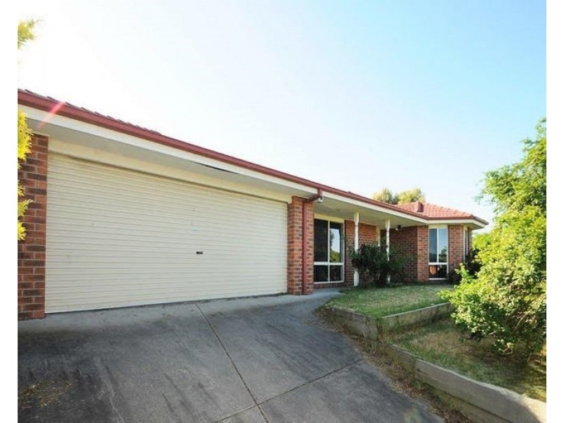 2 Melanie Blair Place, Skye VIC 3977