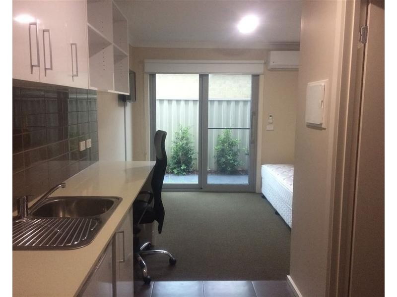 1/9 Gardiner Road, Clayton VIC 3168