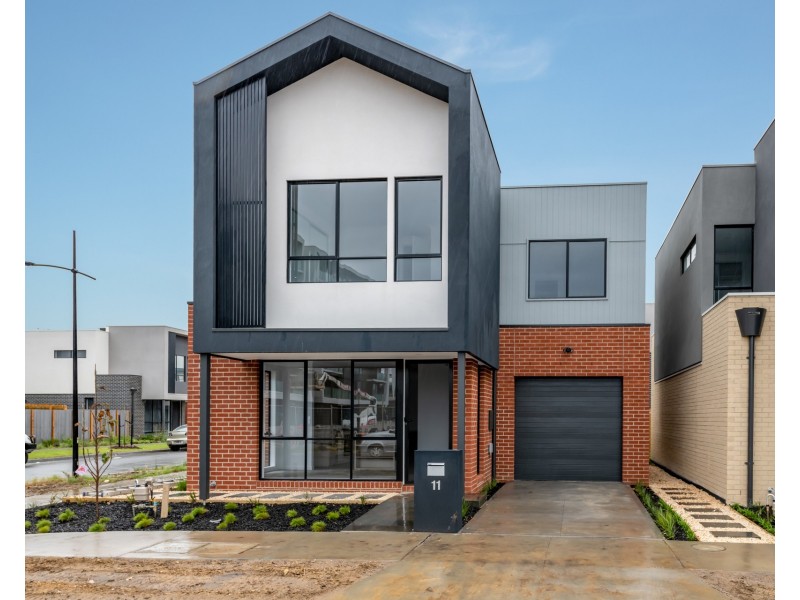 11 Lomandra Drive, Clayton South VIC 3169