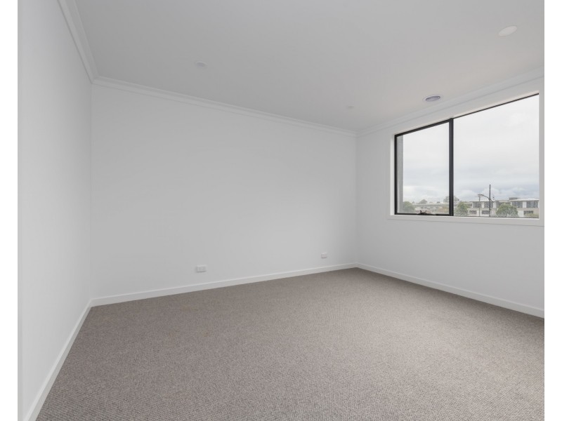 11 Lomandra Drive, Clayton South VIC 3169