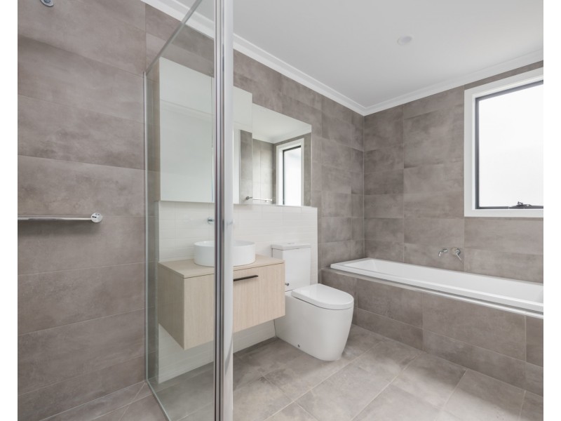 11 Lomandra Drive, Clayton South VIC 3169