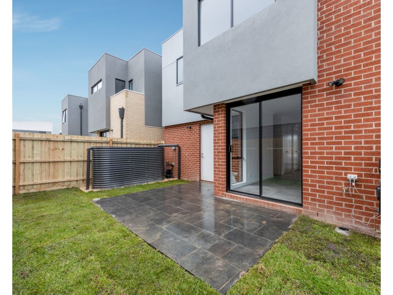 11 Lomandra Drive, Clayton South VIC 3169