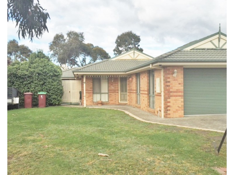 27 Charles Conder Place, Berwick VIC 3806