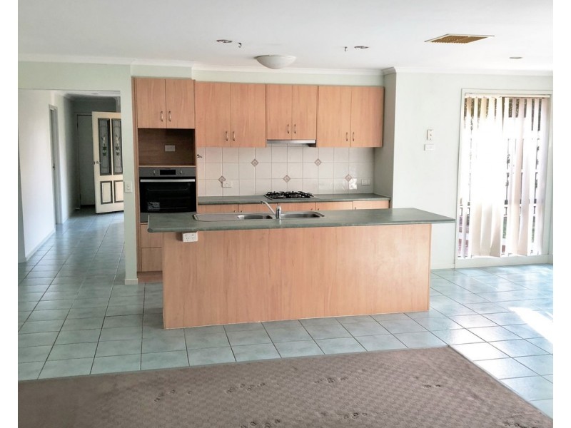 27 Charles Conder Place, Berwick VIC 3806