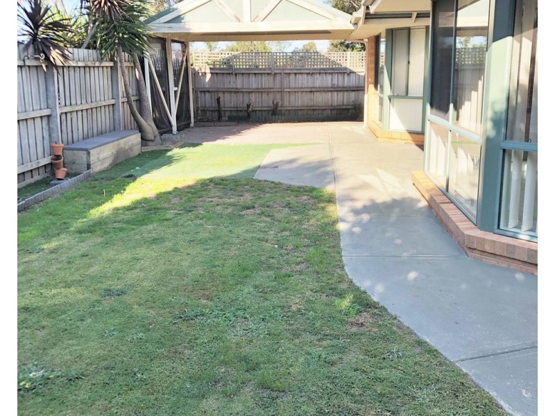 27 Charles Conder Place, Berwick VIC 3806