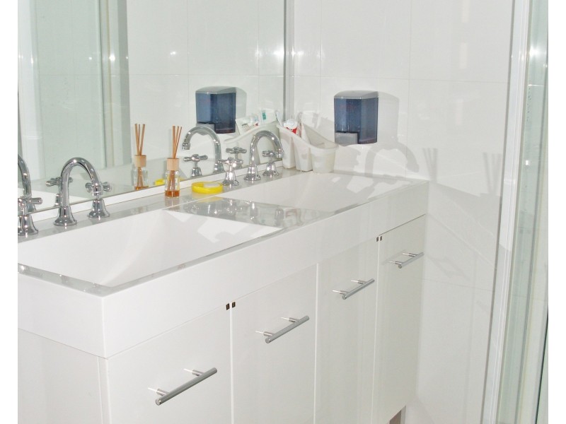 Room 1/70 Kanooka Grove, Clayton VIC 3168