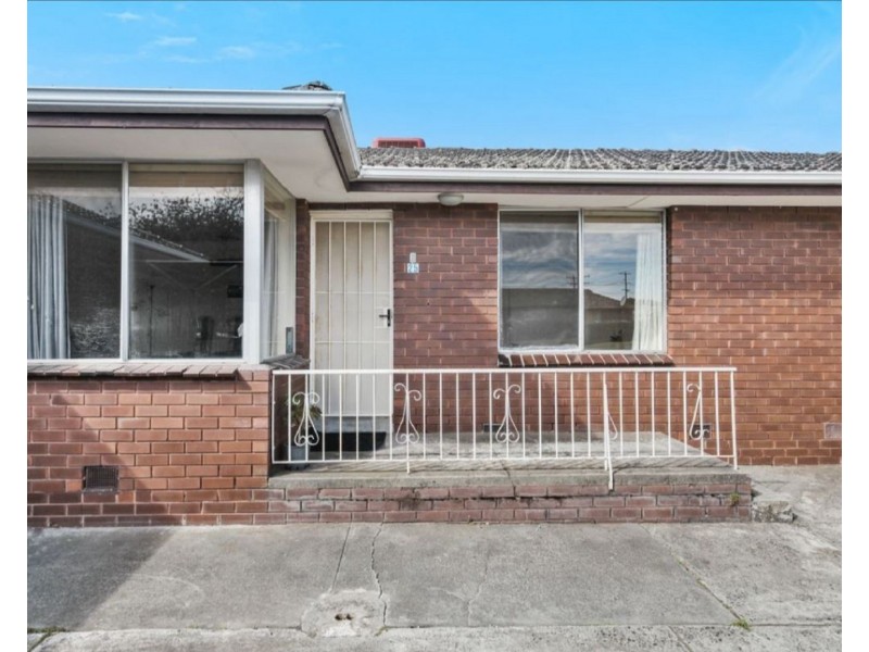 2/25 Oakes Avenue, Clayton South VIC 3169