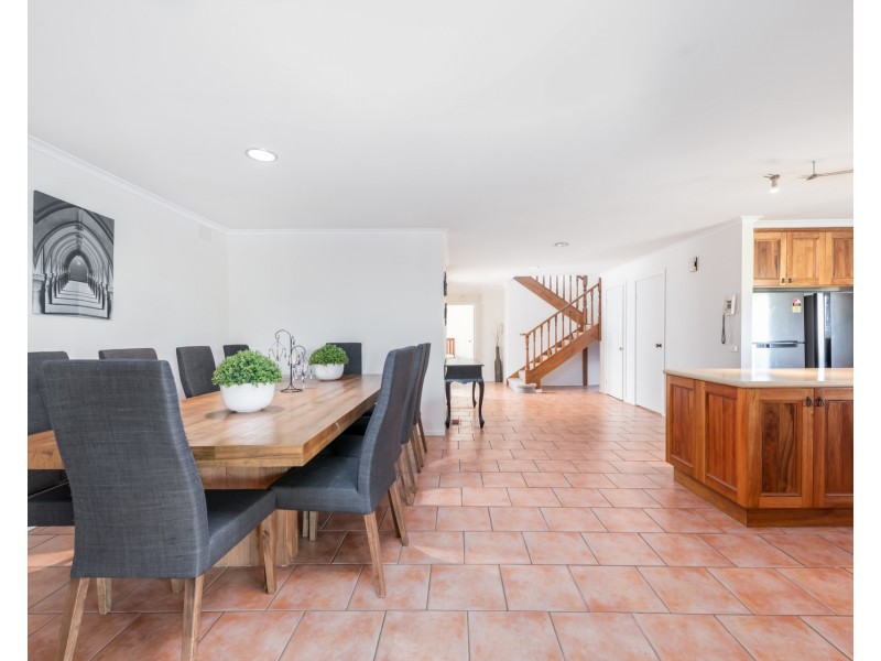 72 Holmbury Boulevard, Mulgrave VIC 3170