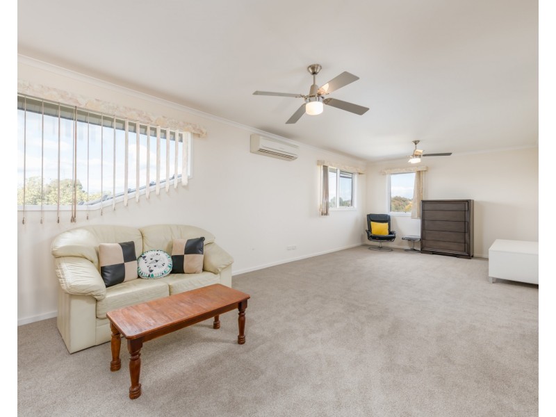 72 Holmbury Boulevard, Mulgrave VIC 3170