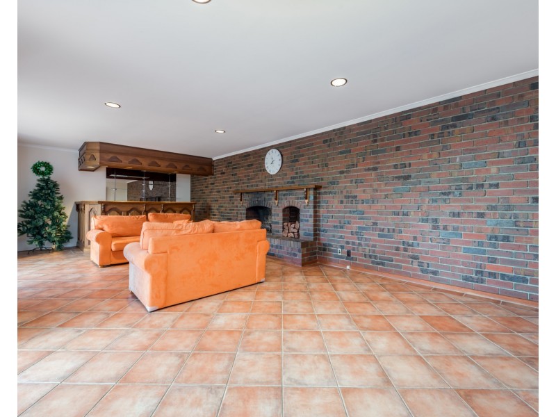 72 Holmbury Boulevard, Mulgrave VIC 3170