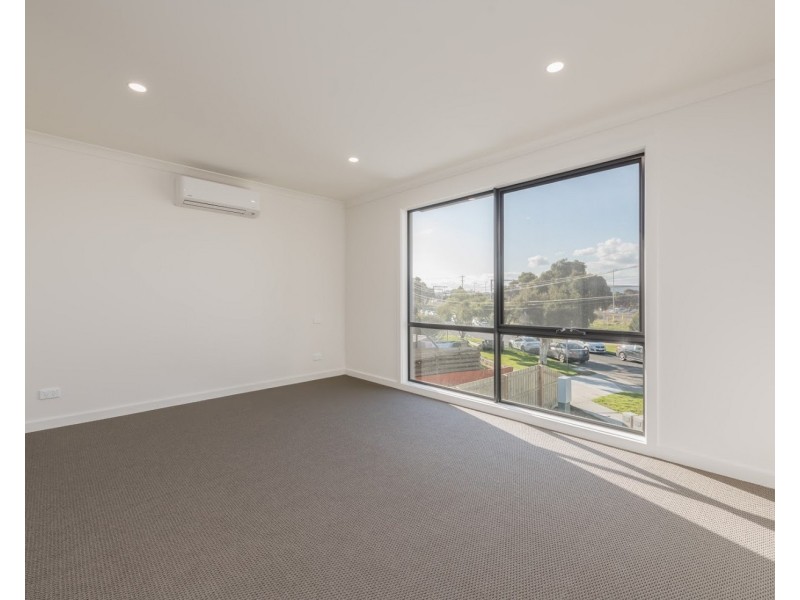 1/60 Oakes Avenue, Clayton South VIC 3169