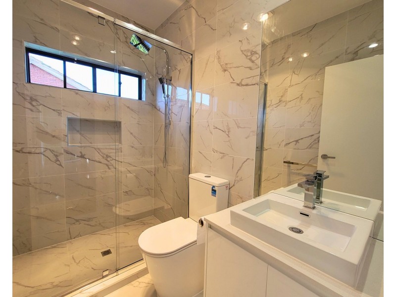 1/5 Iona Street, Clayton VIC 3168