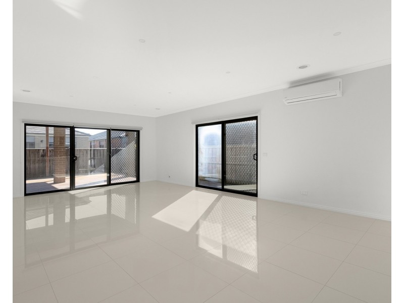 11 Anfield Road, Clyde North VIC 3978