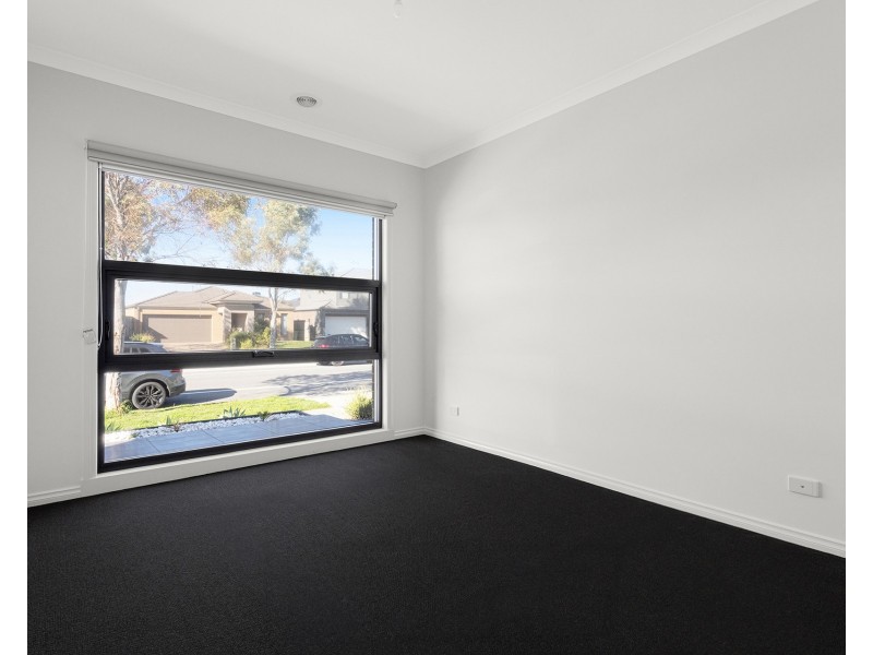 11 Anfield Road, Clyde North VIC 3978