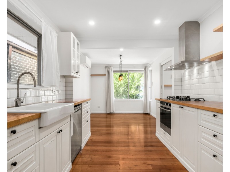 1 Warraweena Road, Clayton South VIC 3169