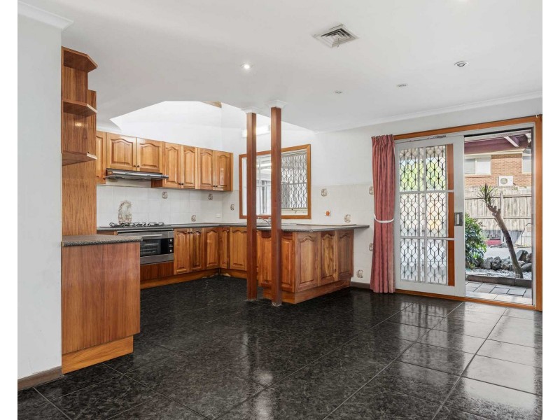8 Hopkins Court, Clayton South VIC 3169