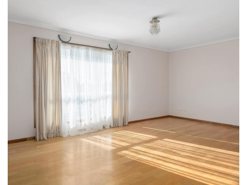 8 Hopkins Court, Clayton South VIC 3169