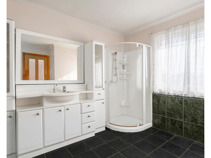 8 Hopkins Court, Clayton South VIC 3169