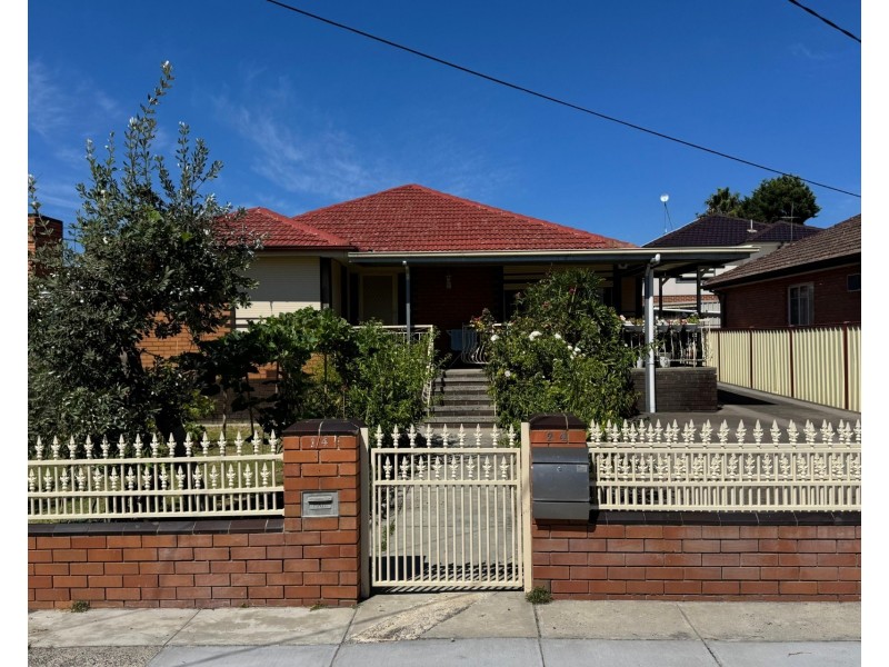 1/4 McMillan Street, Clayton South VIC 3169