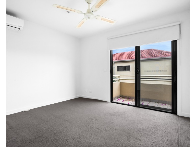 4 Shady Mews, Clayton VIC 3168