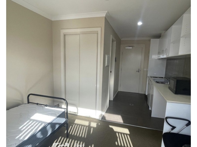 9 Gardiner Road, Clayton VIC 3168