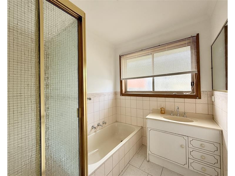 3/2 Whitburn Street, Clayton VIC 3168