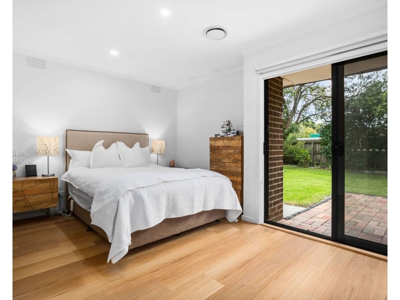 43 Ester Crescent, Clayton South VIC 3169