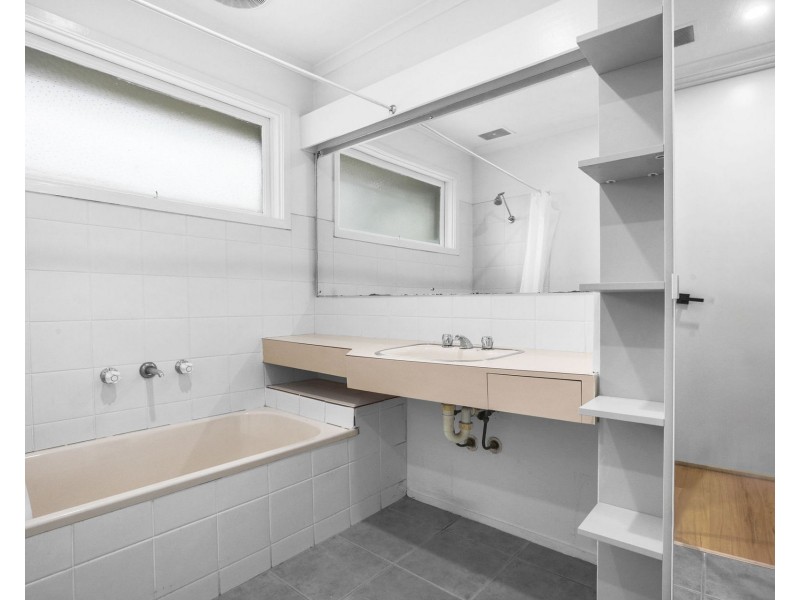 43 Ester Crescent, Clayton South VIC 3169