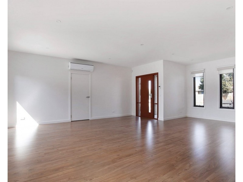 10 Dobson Avenue, Oakleigh East VIC 3166