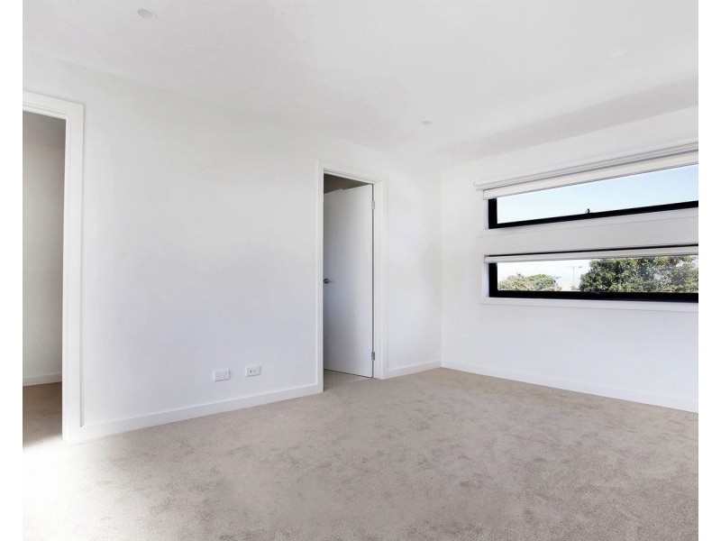10 Dobson Avenue, Oakleigh East VIC 3166