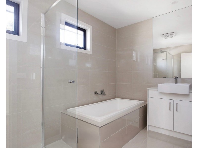 10 Dobson Avenue, Oakleigh East VIC 3166