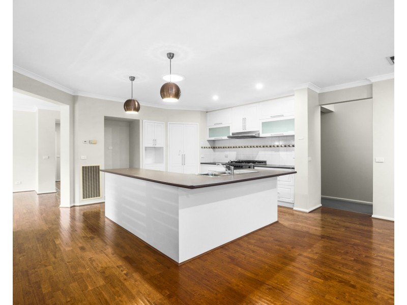 10 Cashmere Crescent, Berwick VIC 3806